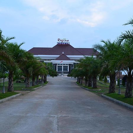 Regina Hotel Pemalang Exterior foto
