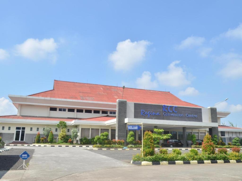 Regina Hotel Pemalang Exterior foto