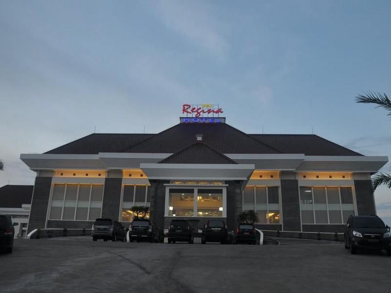 Regina Hotel Pemalang Exterior foto