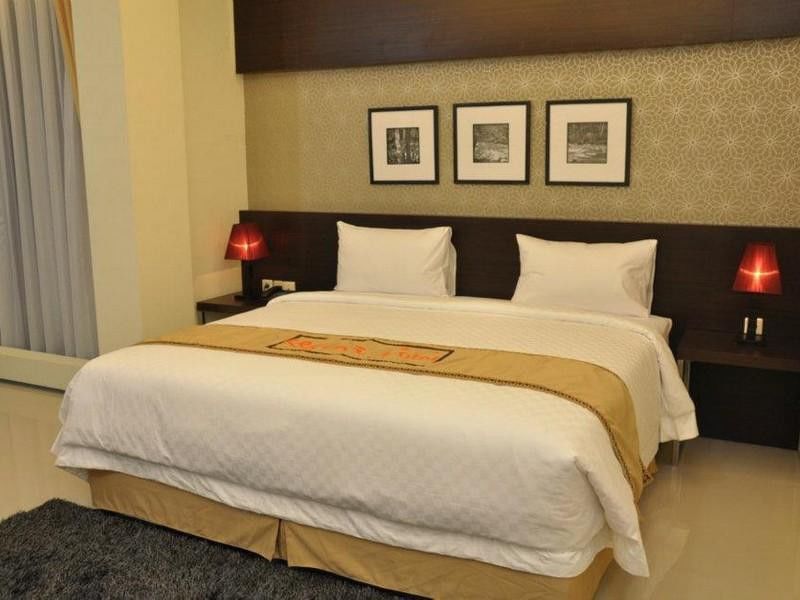 Regina Hotel Pemalang Exterior foto