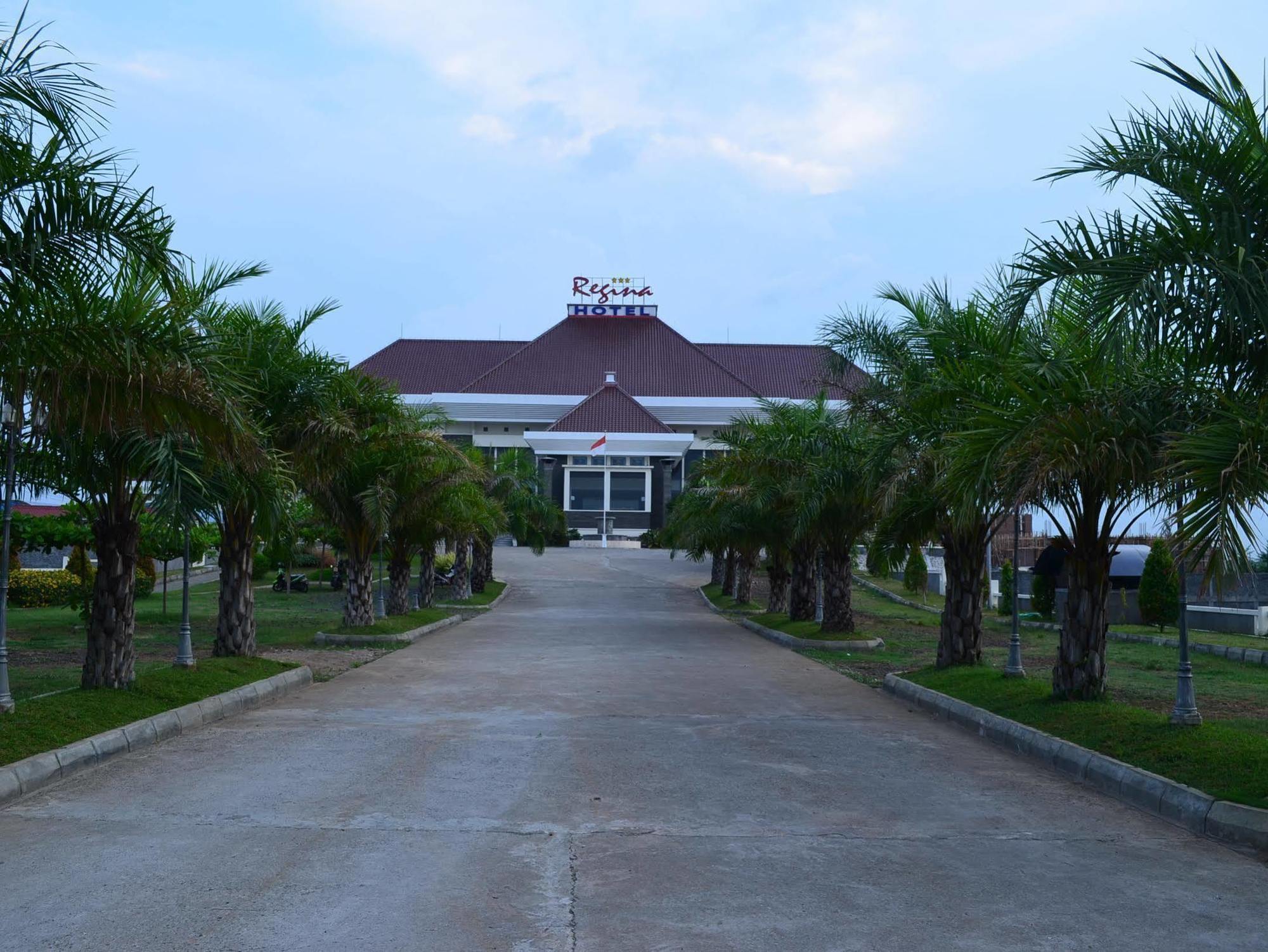 Regina Hotel Pemalang Exterior foto