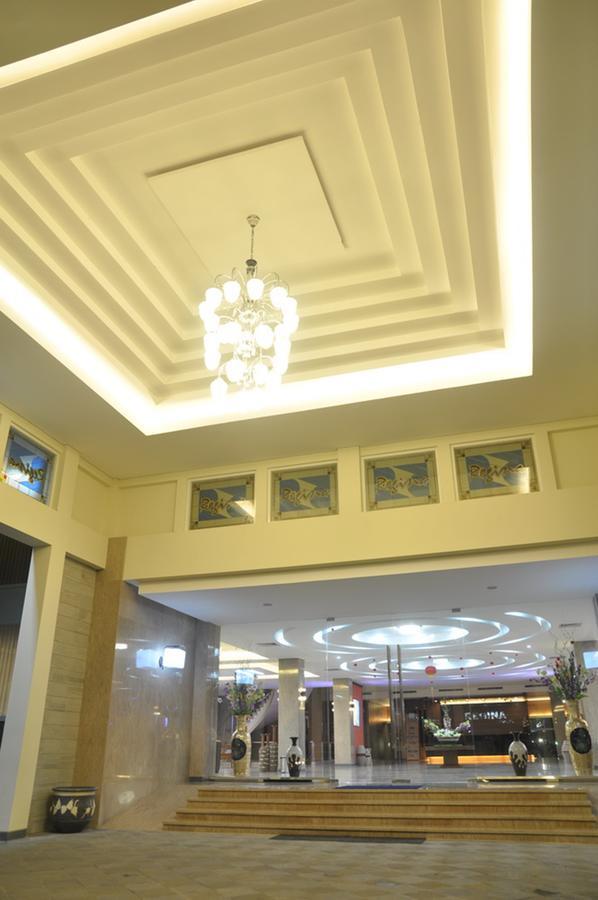 Regina Hotel Pemalang Exterior foto