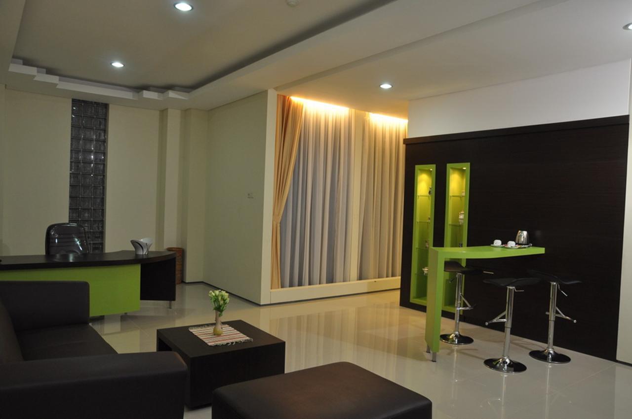 Regina Hotel Pemalang Exterior foto
