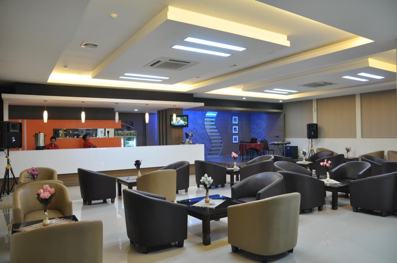 Regina Hotel Pemalang Exterior foto