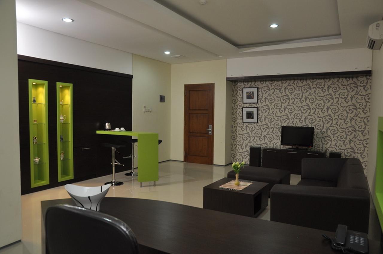 Regina Hotel Pemalang Exterior foto